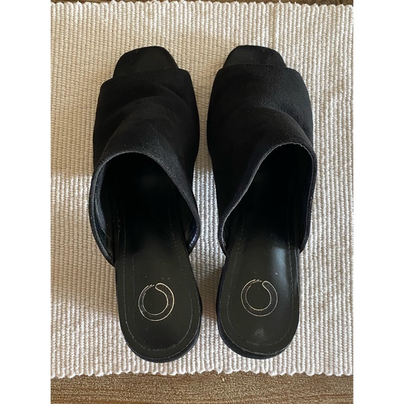 Journee Collection | Adelaide Chunky Heels - Picture 8 of 13